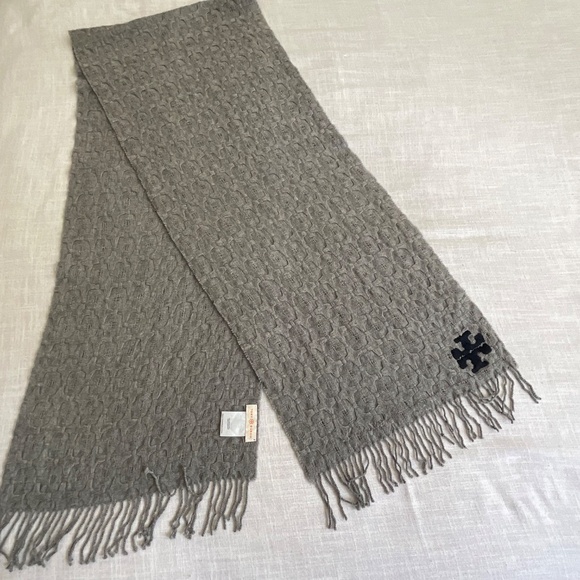 Tory Burch Wool Gray Cable Knit Woven Shawl Scarf Wrap Embroidered Logo 14”x80” - Picture 5 of 10